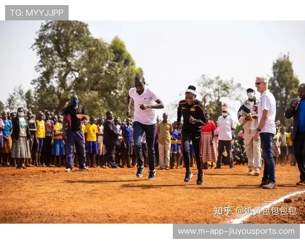 长跑邀请赛：肯尼亚运动员再创新高，赛场火爆！，肯尼亚长跑运动员训练视频